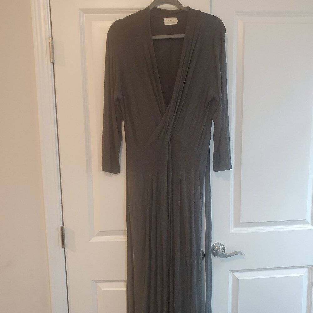 Taylor Jay Gray Jumpsuit – Size 12, Minimalist Chic, Gently Worn